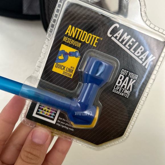 BRAND NEW CAMELBAK: l hiking vest 70OZ - Picture 4 of 8